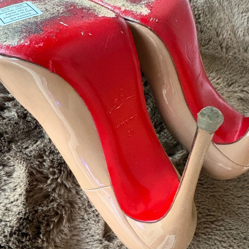 Christian Louboutin So Kate Nude Patent Pointed-Toe Pumps - Picture 6 of 13